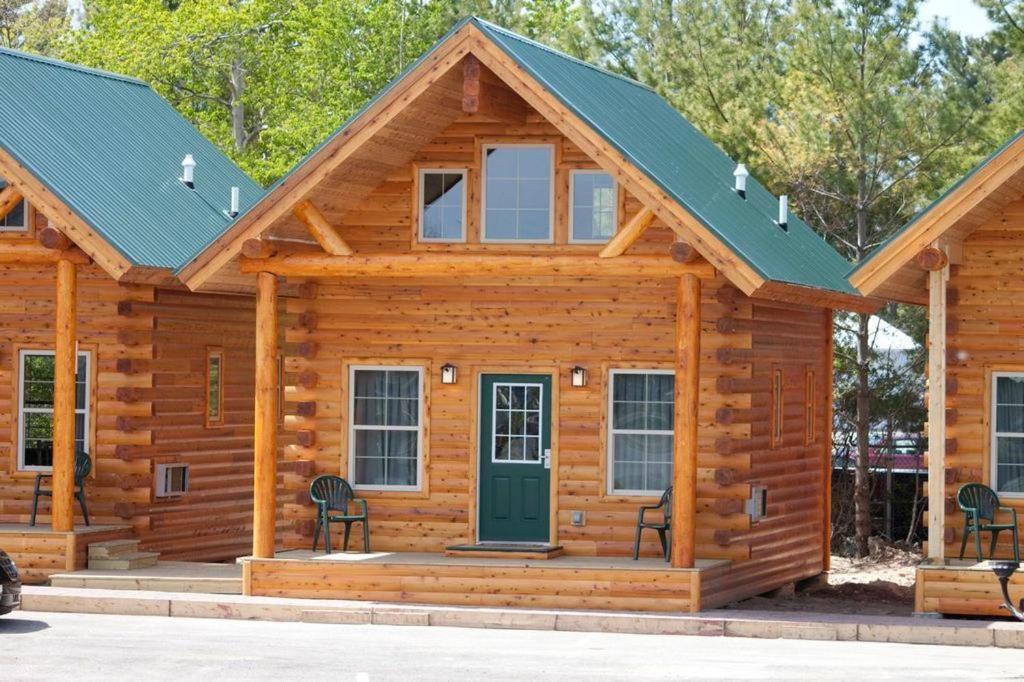 Cabins Of Mackinac & Lodge Mackinaw Stadt Zimmer foto