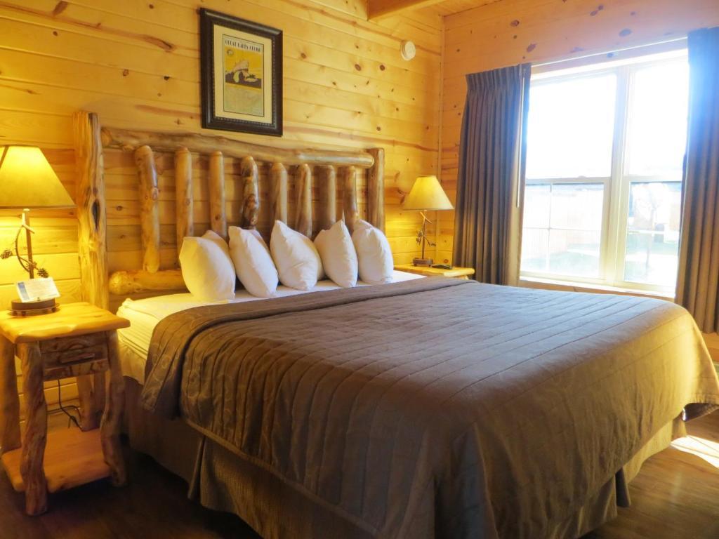 Cabins Of Mackinac & Lodge Mackinaw Stadt Zimmer foto