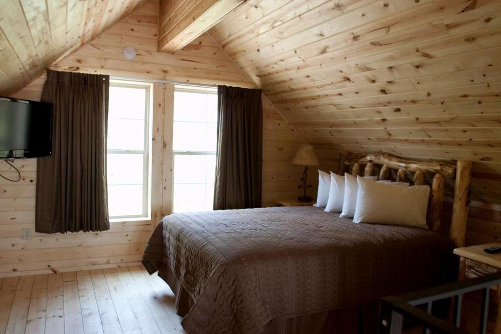 Cabins Of Mackinac & Lodge Mackinaw Stadt Exterior foto